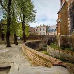 Hébergement de vacances Cosy Townhouse In The Heart Of Hesdin With Private Jacuzzi Hesdin
