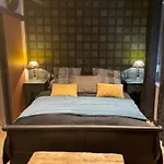 Hébergement de vacances Cosy Townhouse In The Heart Of Hesdin With Private Jacuzzi *
